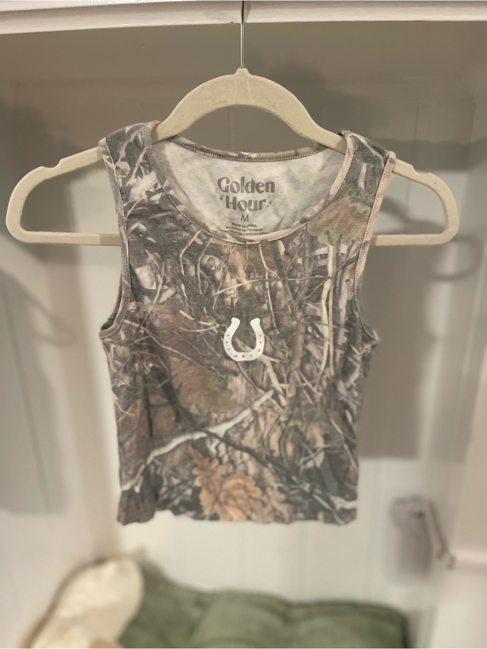 Camo cropped tank with horseshoe